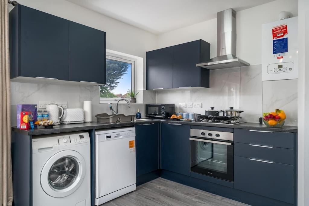 Appartement Lux 3Bed Near Wembley With Parking By Oceana Group - Sleeps 8 à Harrow Extérieur photo